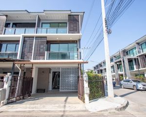 For Sale 4 Beds Townhouse in Mueang Chiang Mai, Chiang Mai, Thailand