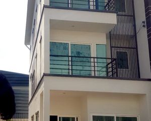 For Sale 2 Beds Townhouse in Lat Phrao, Bangkok, Thailand