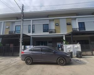 For Rent 4 Beds Townhouse in Lat Lum Kaeo, Pathum Thani, Thailand