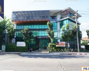 For Sale Office 1,700 sqm in Lat Phrao, Bangkok, Thailand