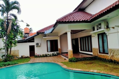 Townhouse disewa dengan 5 kamar tidur di Tebet Timur, Jakarta