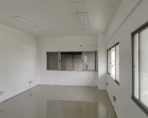 For Sale or Rent Office 100 sqm in Watthana, Bangkok, Thailand