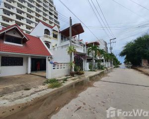 For Sale 3 Beds Townhouse in Hua Hin, Prachuap Khiri Khan, Thailand