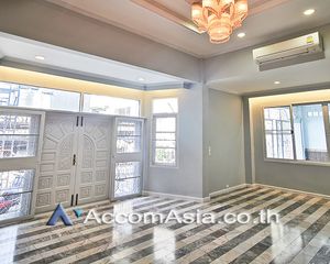 For Sale 6 Beds House in Sathon, Bangkok, Thailand