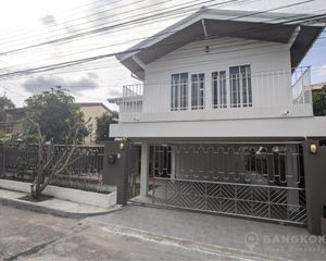 For Rent 3 Beds House in Saphan Sung, Bangkok, Thailand