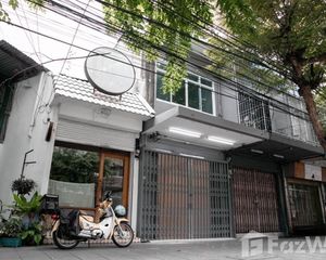 For Sale 1 Bed Townhouse in Khlong San, Bangkok, Thailand