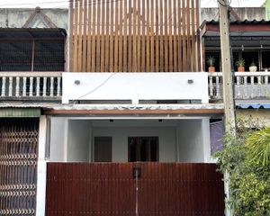 For Sale 2 Beds Townhouse in Mueang Lop Buri, Lopburi, Thailand