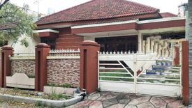 Villa disewa dengan 4 kamar tidur di Darmo, Jawa Timur