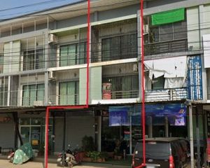 For Sale 2 Beds Townhouse in Mueang Nakhon Sawan, Nakhon Sawan, Thailand