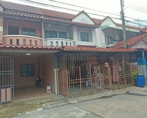 For Sale 3 Beds Townhouse in Lam Luk Ka, Pathum Thani, Thailand