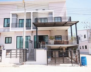 For Sale 3 Beds Townhouse in Pran Buri, Prachuap Khiri Khan, Thailand
