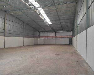 For Rent Warehouse 350 sqm in Mueang Pathum Thani, Pathum Thani, Thailand