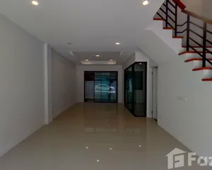For Sale 3 Beds Townhouse in Mueang Chiang Mai, Chiang Mai, Thailand