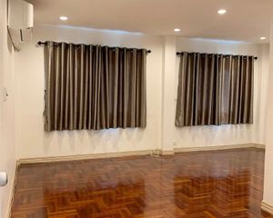 For Rent 3 Beds Townhouse in Phra Khanong, Bangkok, Thailand
