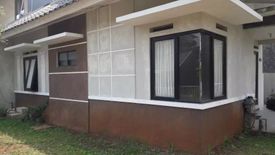 Rumah dijual dengan 4 kamar tidur di Babakan Madang, Jawa Barat