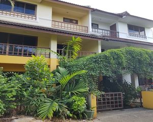 For Sale 5 Beds Townhouse in San Sai, Chiang Mai, Thailand