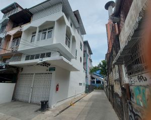 For Rent 2 Beds Townhouse in Khlong Toei, Bangkok, Thailand