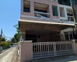 For Rent 4 Beds Townhouse in Khlong Toei, Bangkok, Thailand
