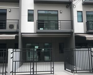 For Sale 3 Beds Townhouse in Mueang Nonthaburi, Nonthaburi, Thailand