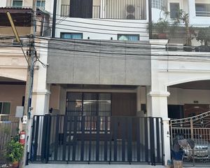 For Rent 2 Beds Townhouse in Yan Nawa, Bangkok, Thailand