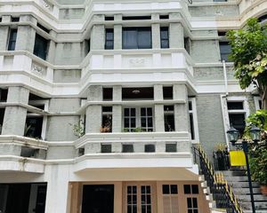 For Sale 5 Beds Townhouse in Watthana, Bangkok, Thailand