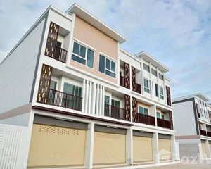 For Sale 3 Beds Townhouse in Mueang Phitsanulok, Phitsanulok, Thailand