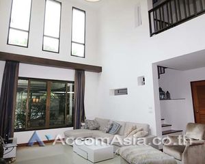 For Rent 5 Beds House in Khlong Toei, Bangkok, Thailand