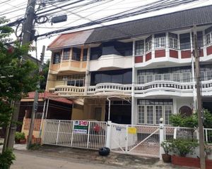 For Sale Retail Space 210 sqm in Phra Khanong, Bangkok, Thailand