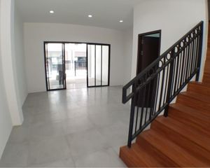For Rent 5 Beds Townhouse in Dusit, Bangkok, Thailand
