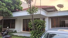 Rumah dijual dengan 6 kamar tidur di Cipete Utara, Jakarta