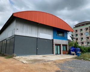 For Sale Warehouse 3,200 sqm in Lam Luk Ka, Pathum Thani, Thailand