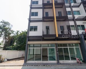 For Sale or Rent Retail Space 240 sqm in Mueang Chiang Mai, Chiang Mai, Thailand