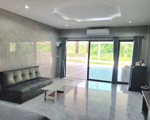 For Sale 1 Bed Townhouse in Phanat Nikhom, Chonburi, Thailand