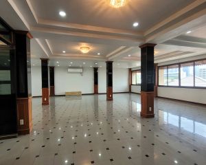 For Sale or Rent 10 Beds Office in Khlong Toei, Bangkok, Thailand