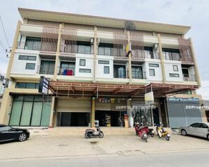For Sale Retail Space 710 sqm in Phra Samut Chedi, Samut Prakan, Thailand