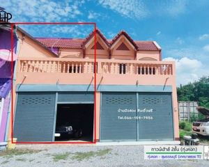 For Sale 2 Beds Townhouse in Song Phi Nong, Suphan Buri, Thailand