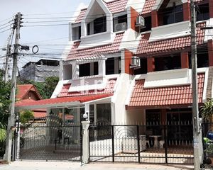 For Sale 4 Beds Townhouse in Bang Lamung, Chonburi, Thailand