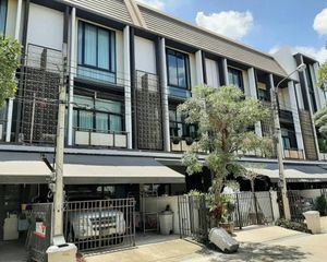 For Rent 3 Beds Townhouse in Mueang Nonthaburi, Nonthaburi, Thailand