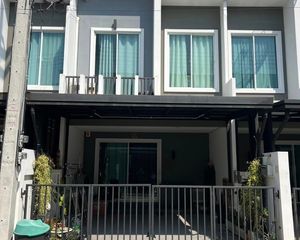 For Rent 3 Beds Townhouse in Mueang Pathum Thani, Pathum Thani, Thailand