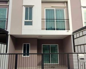 For Rent 3 Beds Townhouse in Sam Phran, Nakhon Pathom, Thailand