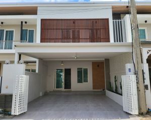 For Sale or Rent 3 Beds Townhouse in Mueang Chiang Mai, Chiang Mai, Thailand