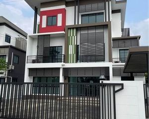For Rent 5 Beds Townhouse in Sam Phran, Nakhon Pathom, Thailand