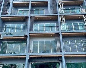For Sale or Rent Office 500 sqm in Saphan Sung, Bangkok, Thailand