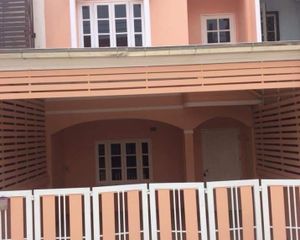 For Sale 2 Beds Townhouse in Mueang Chachoengsao, Chachoengsao, Thailand
