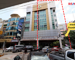 For Sale 17 Beds Retail Space in Pathum Wan, Bangkok, Thailand