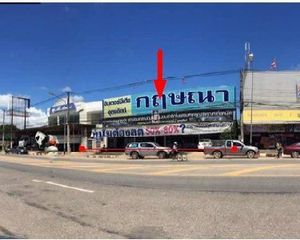 For Sale 3 Beds Retail Space in Mueang Uttaradit, Uttaradit, Thailand