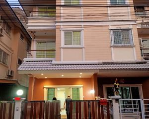 For Rent 5 Beds Townhouse in Thawi Watthana, Bangkok, Thailand