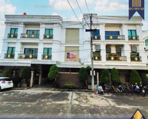 For Sale 10 Beds Warehouse in Sam Phran, Nakhon Pathom, Thailand