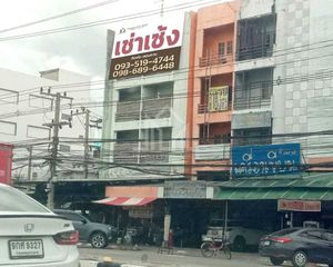 For Rent 10 Beds Retail Space in Mueang Pathum Thani, Pathum Thani, Thailand