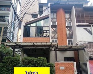 For Rent 21 Beds Hotel in Pathum Wan, Bangkok, Thailand